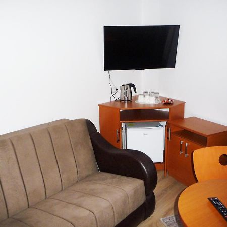 Sobe Rooms Aleksandar นิส ภายนอก รูปภาพ