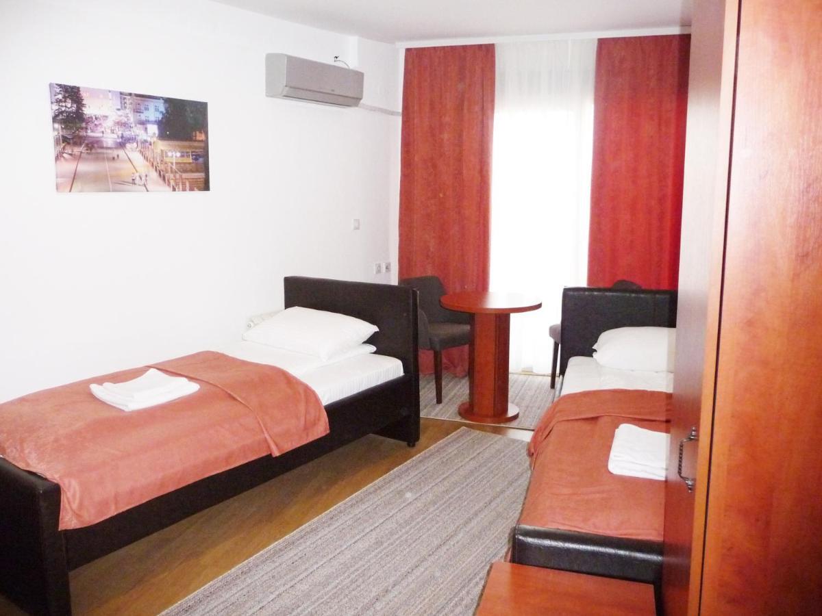 Sobe Rooms Aleksandar นิส ภายนอก รูปภาพ