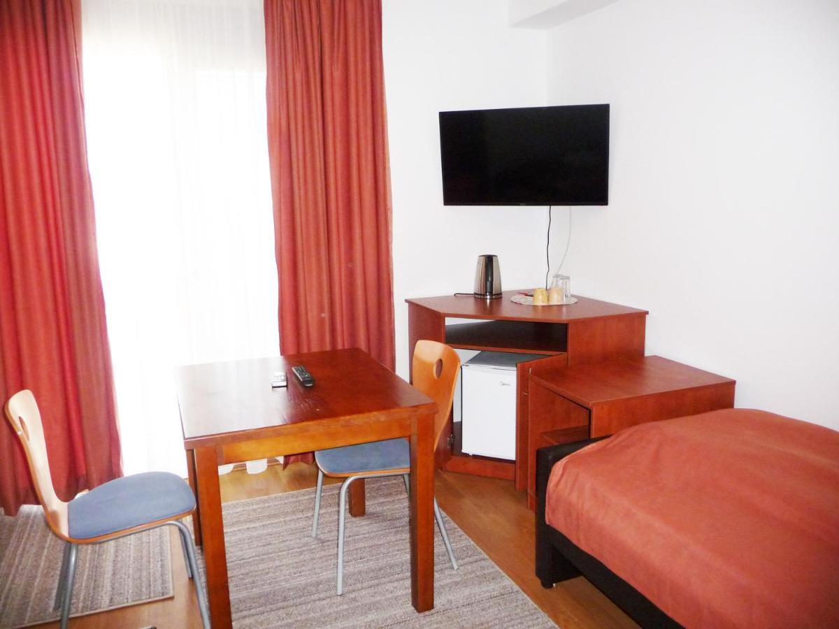Sobe Rooms Aleksandar นิส ภายนอก รูปภาพ