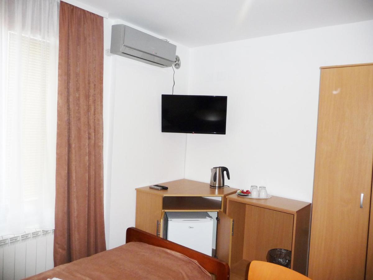 Sobe Rooms Aleksandar นิส ภายนอก รูปภาพ