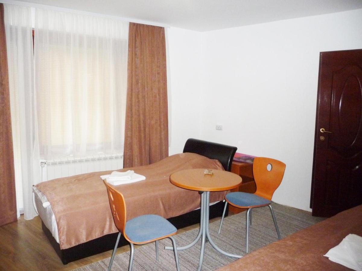 Sobe Rooms Aleksandar นิส ภายนอก รูปภาพ